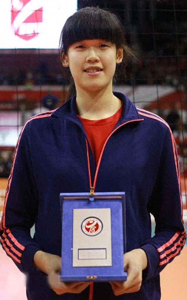 李盈瑩女排個(gè)人資料及簡(jiǎn)歷 李盈瑩女排個(gè)人資料及簡(jiǎn)歷