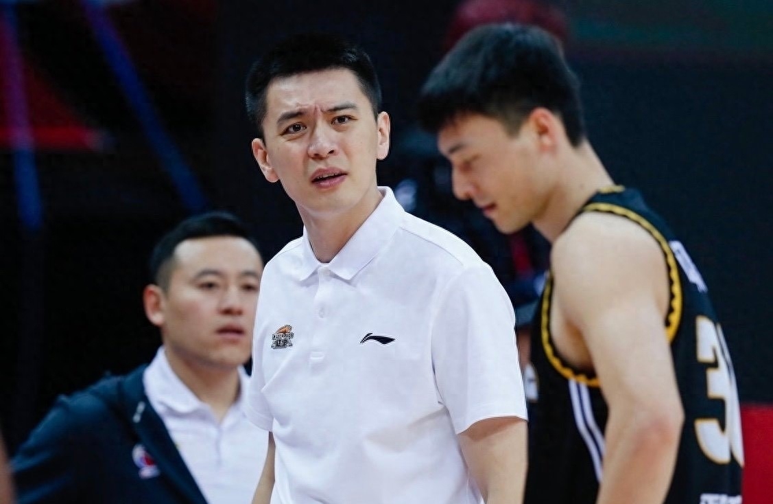 楊鳴年薪多少人民幣,遼寧男籃教練楊鳴年薪為什么那么少