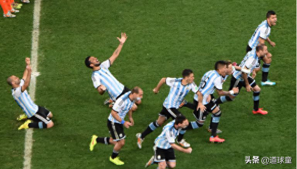 孟菲斯德佩穿過幾號球衣,孟菲斯德佩簡介